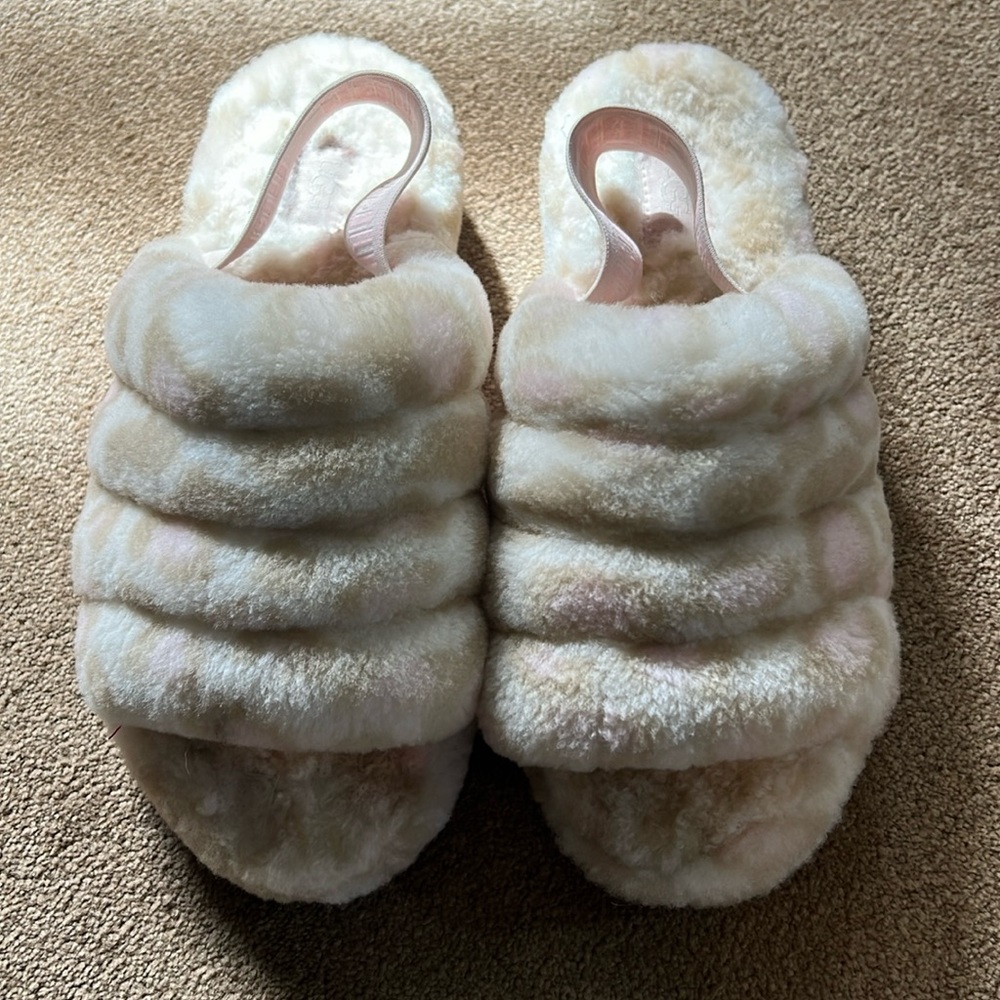 Women’s Ugg fluffy slippers